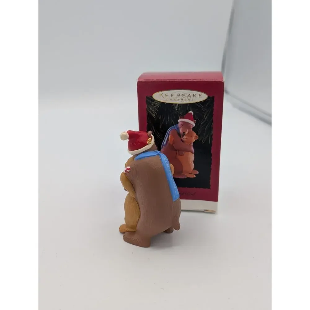 Vintage 1996 Hallmark Keepsake Mom and Dad Bears Hugging MIB